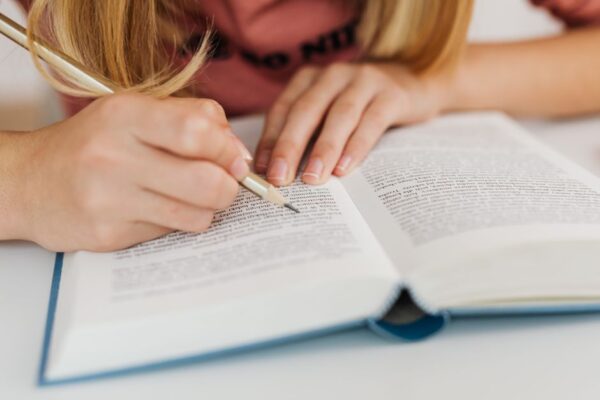 Como estruturar a redação do ENEM quando você estuda por conta própria